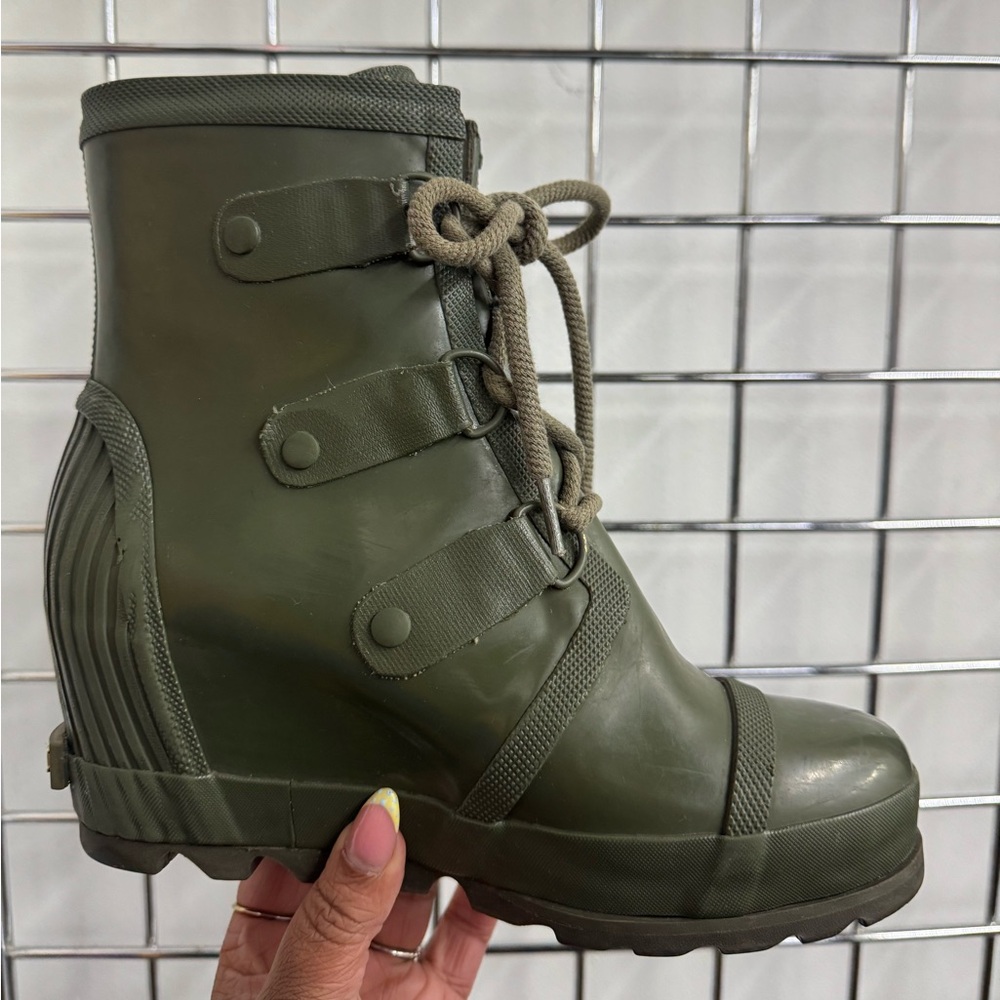 Sorel Joan Rain Wedge Olive Green Waterproof Rubber Boots Womens Size 7.5